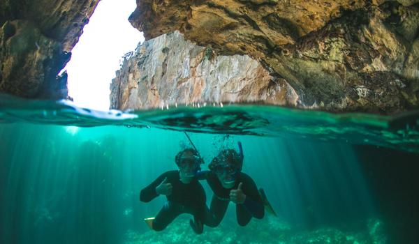 scuba diving in Goat Island Cave