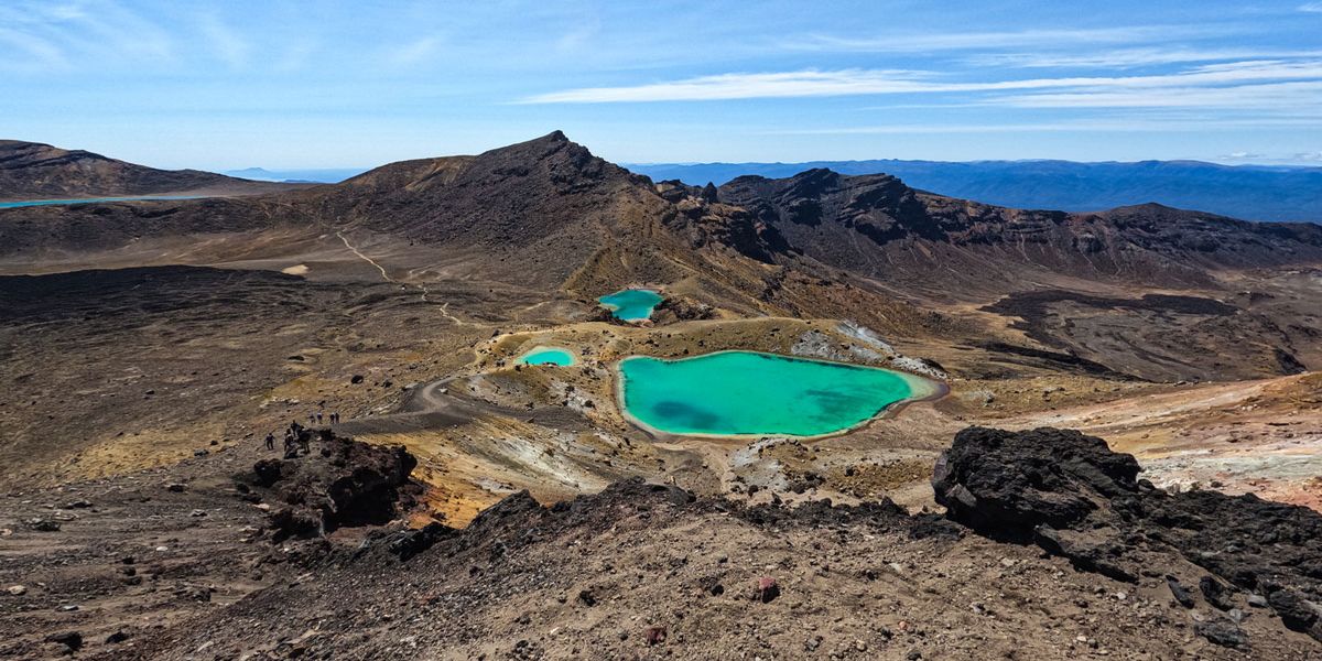 🗻 Tongariro Crossing: The Emerald Lake Lookout [2024-Guide]