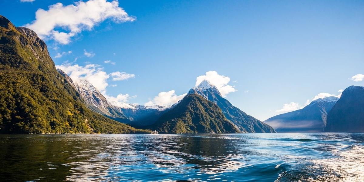 🥇 10 Things New Zealand is Famous For [2024-Review]